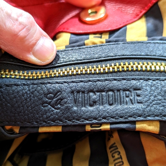 Pour La Victoire Red Pebbled Leather Hobo Shoulder Bag Large - Picture 7 of 14